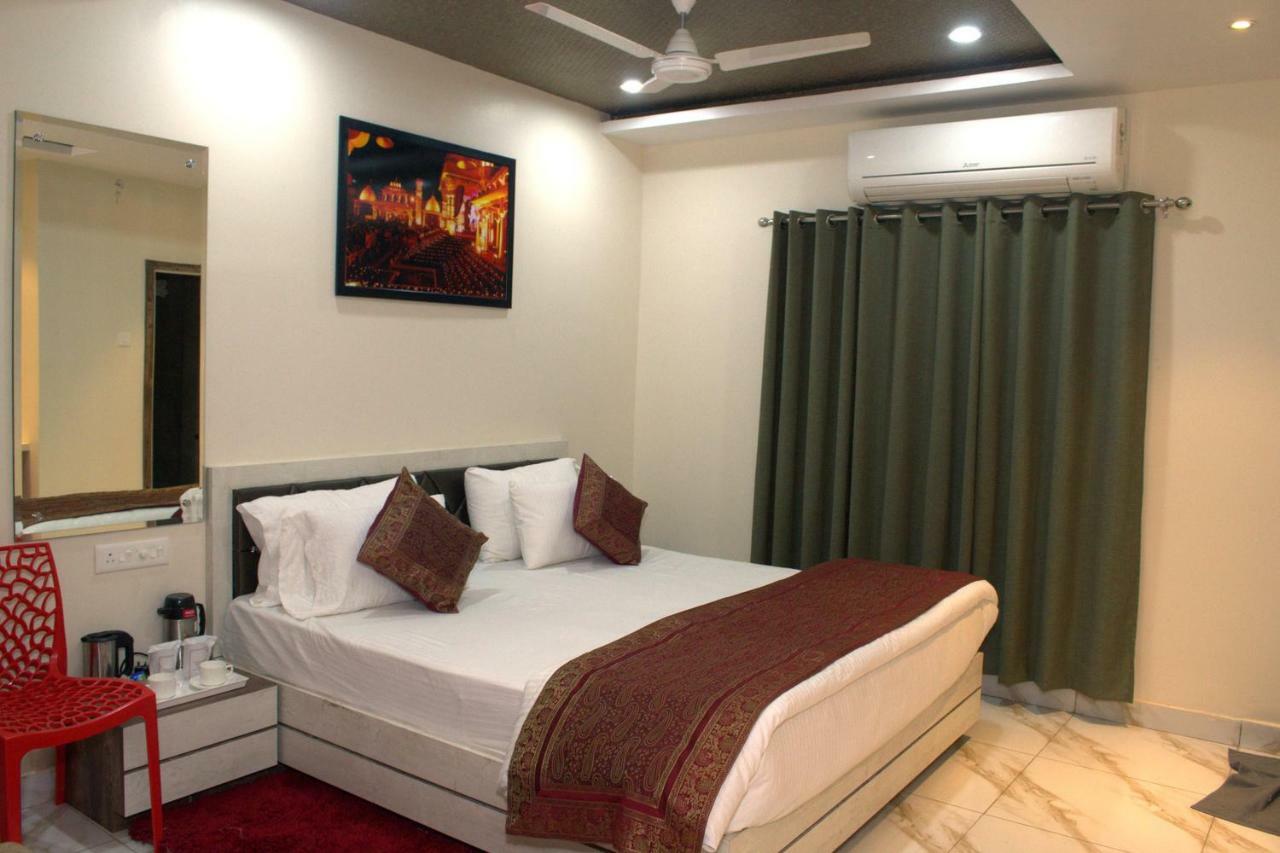 Hotel Tamilnadu Kashi Varanasi Esterno foto